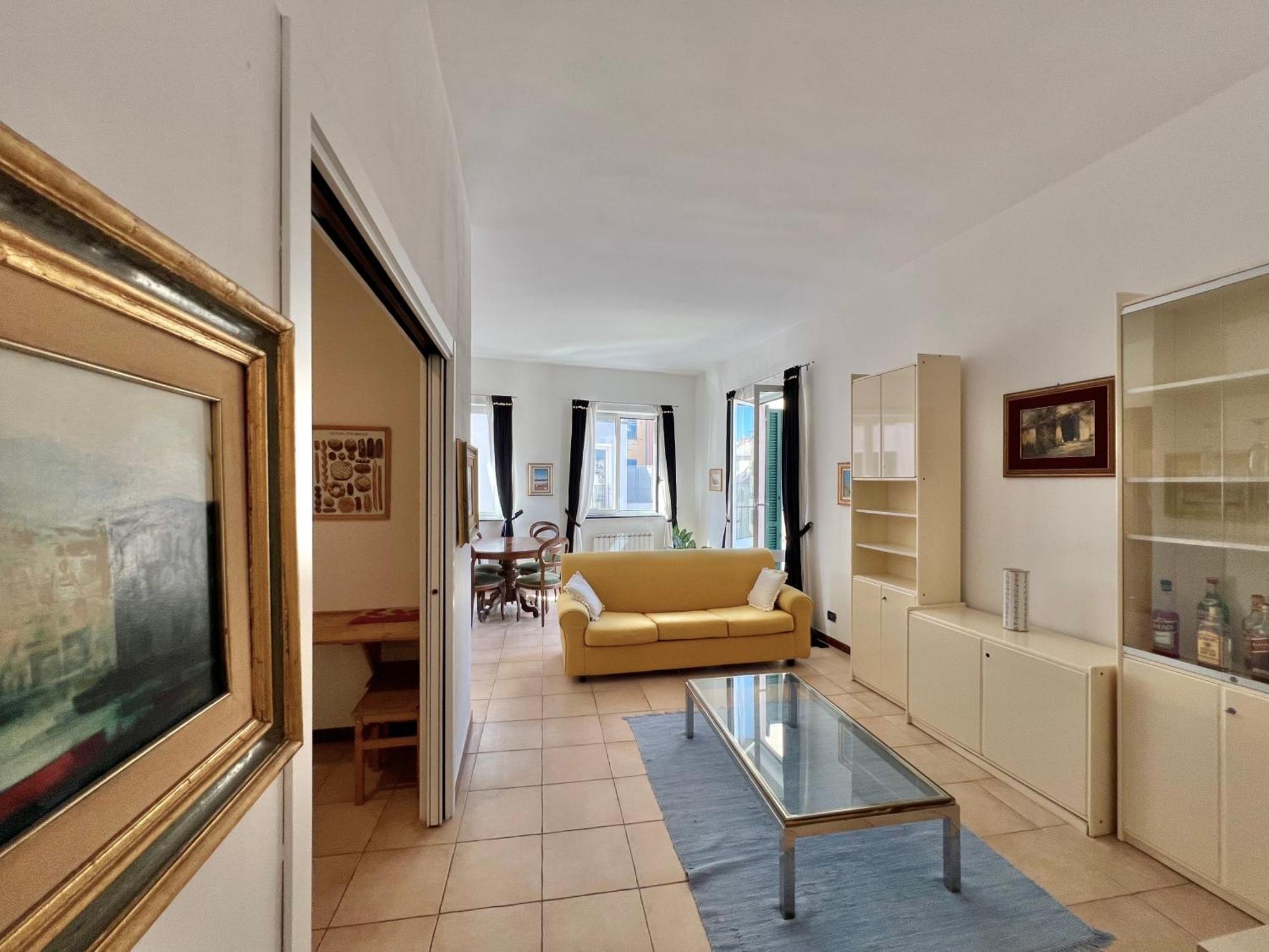 Lovingenoa Prione Apartment