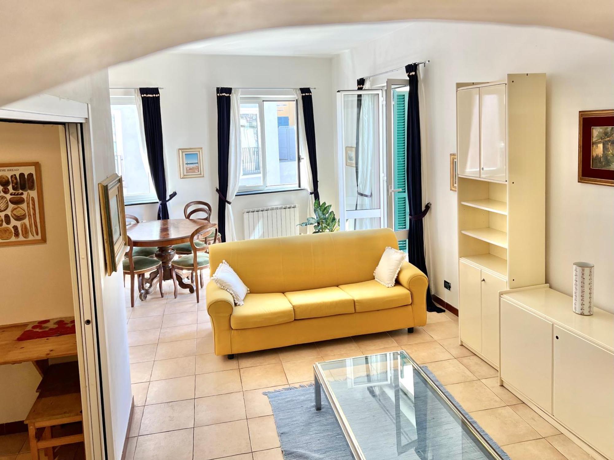 Lovingenoa Prione Apartment *